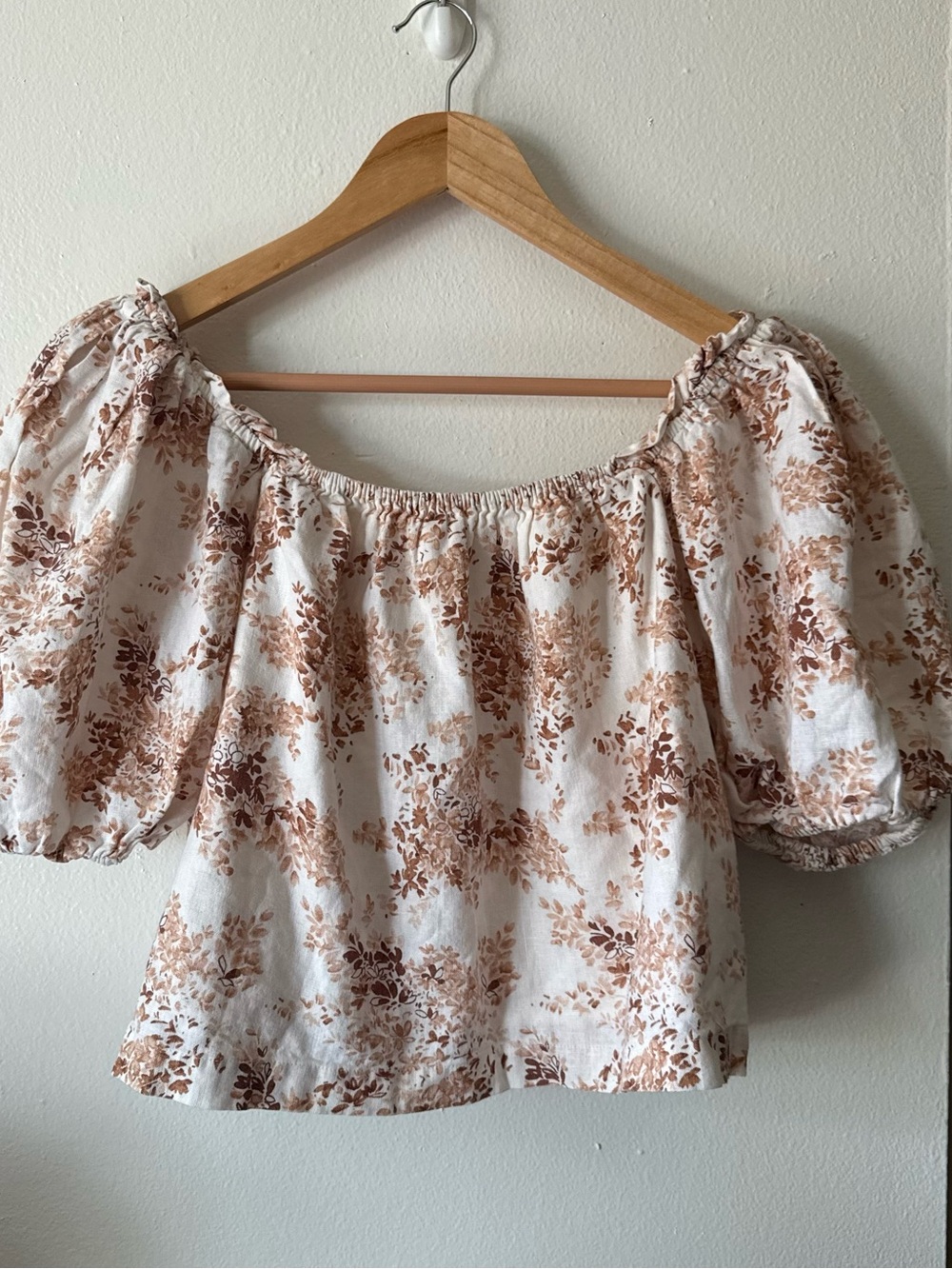 Abercrombie & Fitch White Floral Off-Shoulder Puff Sleeve Top - Brown Print